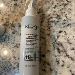 Redken  Acidic bonding concentrate lightweight liquid conditioner used once
